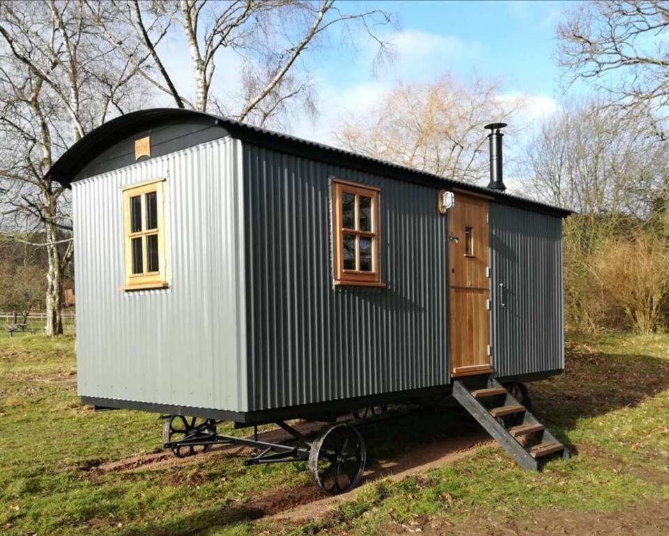 Gaggle Of Geese Pub - Shepherd Huts & Bell Tents Dorchester Exteriér fotografie